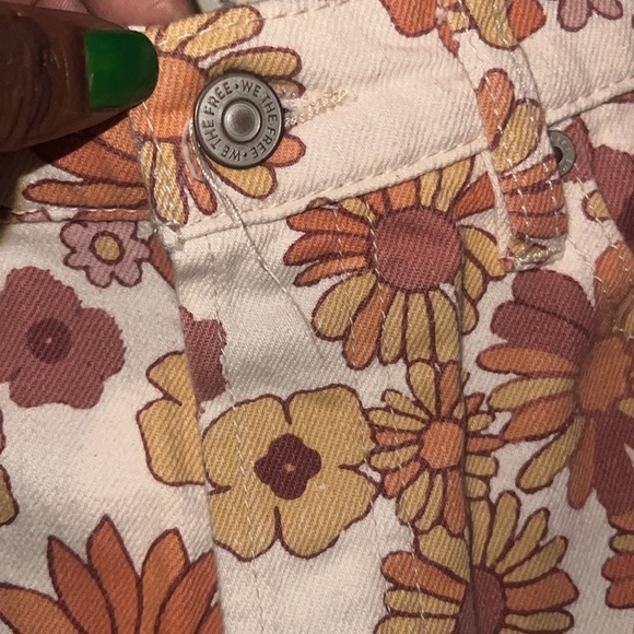 We The Free High Waist Cream and Orange Floral Shorts size 26 - Picture 4 of 8